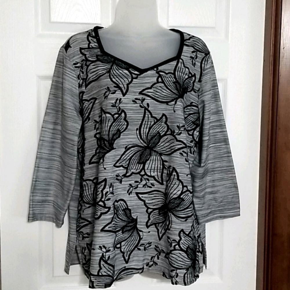 Alfred Dunner dressy top.